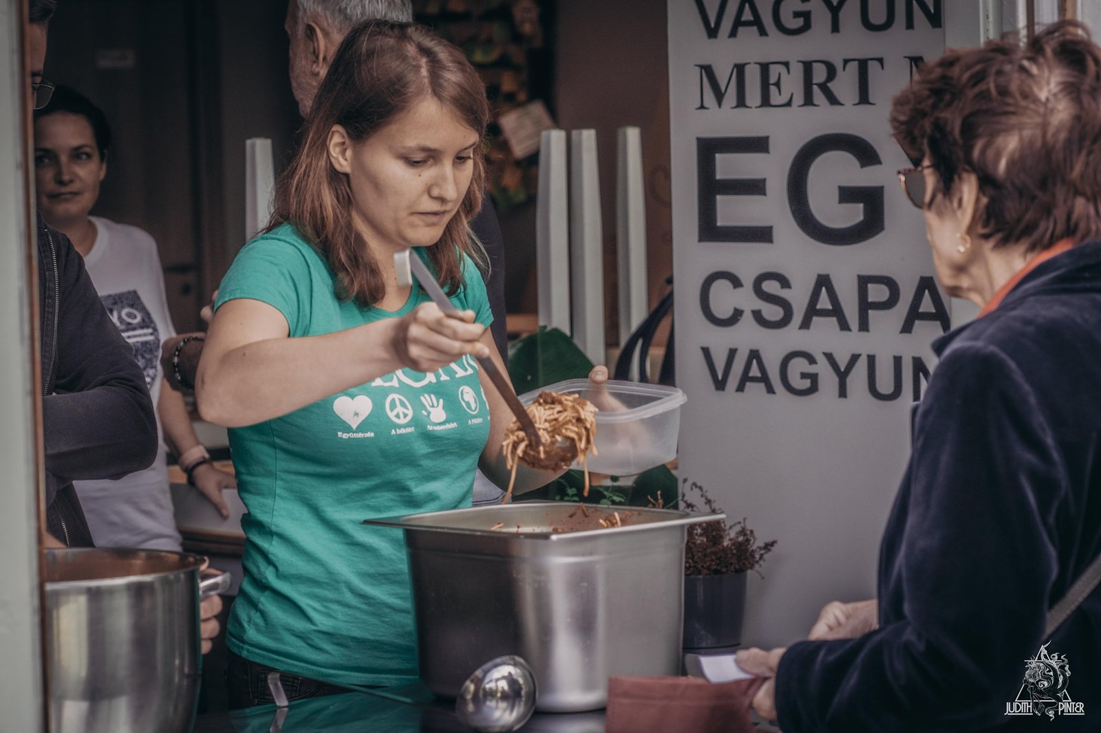 500 adag étel rászorulóknak - Empátia Sztori